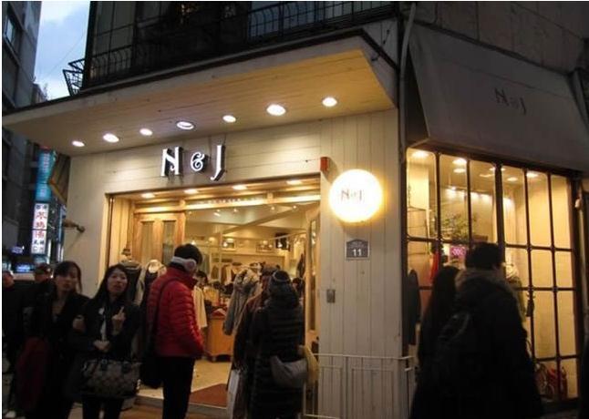 韩式风格服装店铺门店设计图片
