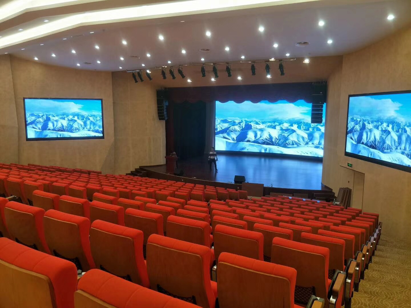 大学会议厅装修实景图