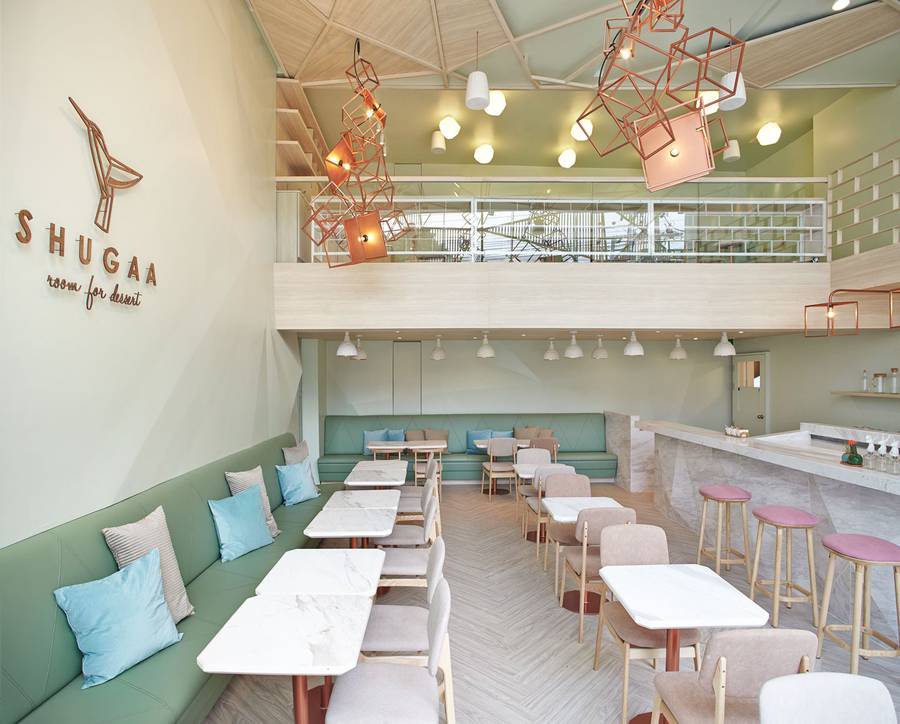 网红店装修风格图片_装修图库 再来看看这间网红餐厅The Gallery,它的装修风格及设计元素,包括餐厅里的墙、吊顶、丝绒餐椅都变成了粉色的模样,这简直是艺术与餐饮的完美结合体,粉粉嫩嫩的让人少女心爆表,成了名人网红们必去的拍照打卡圣地。 网红餐厅装修风格图片 网红餐厅装修风格图片 网红餐厅装修风格图片 网红餐厅装修风格图片 网红餐厅装修风格图片 网红餐厅装修风格图片